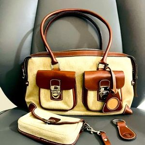 Dooney and Bourke classic New bag with pockets